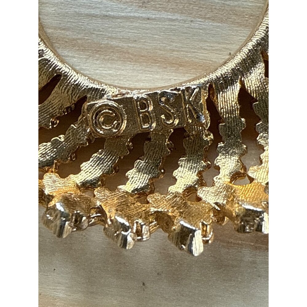Vintage BSK Gold Tone Circular Brooch Pin Intricate Textured Design - Picture 3 of 5